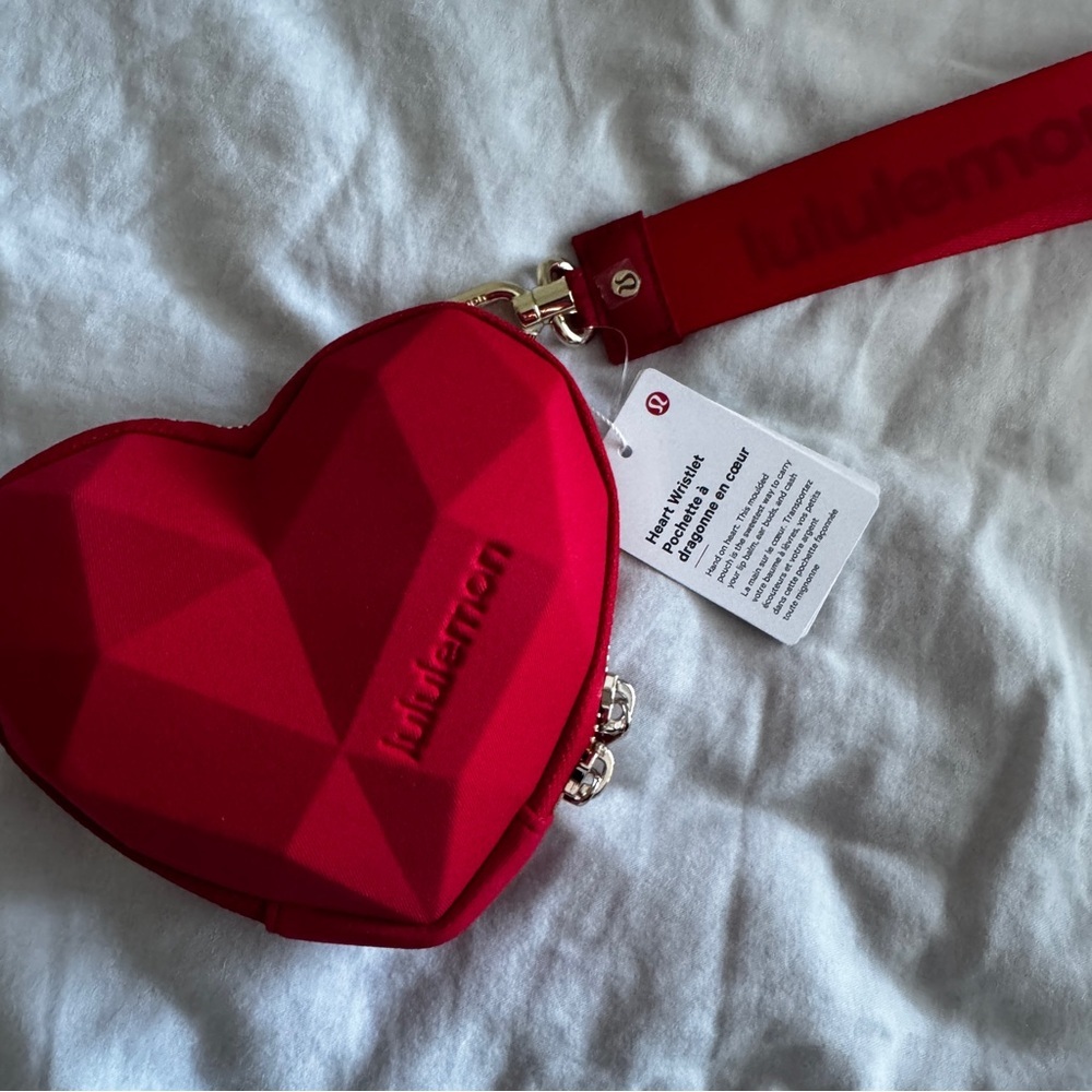 🆕❤️ Lululemon Heart Wristlet - Oxford Red - Picture 7 of 8